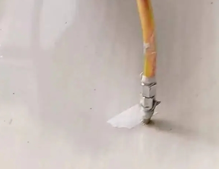 文圣瓷砖空鼓维修公司专业解答在瓷砖铺贴过程中，如果使用的砂料过粗（如全部使用了粗砂），可能会导致以下问题