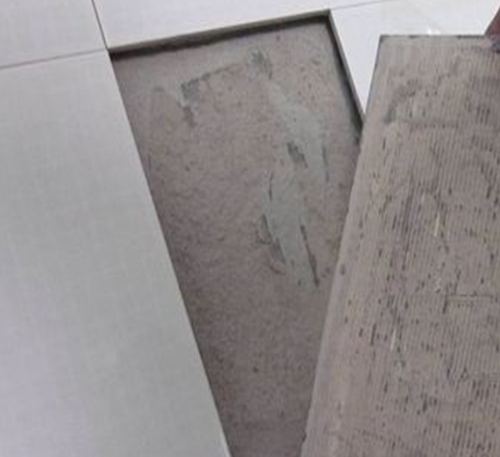 文圣瓷砖空鼓维修公司分享瓷砖铺贴时如果打浆（即涂抹在瓷砖背面和基层上的砂浆或瓷砖胶）过少，会带来以下问题