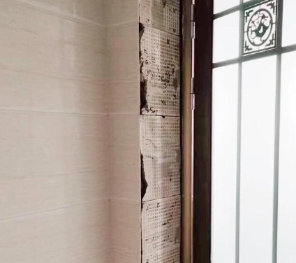 文圣瓷砖空鼓免砸砖维修公司分享吸水砖泡水时间不够或过长都会对瓷砖铺贴效果产生影响